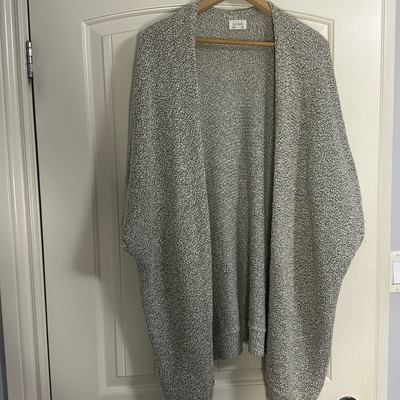 Aritzia women Community iconic cardaign knit sweater - Picture 1 of 3